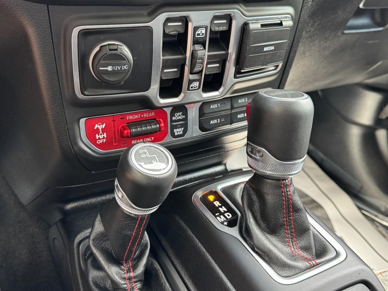 Jeep Gladiator Vehicle Full-screen Gallery Image 19