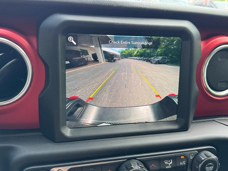 Jeep Gladiator Vehicle Full-screen Gallery Image 22