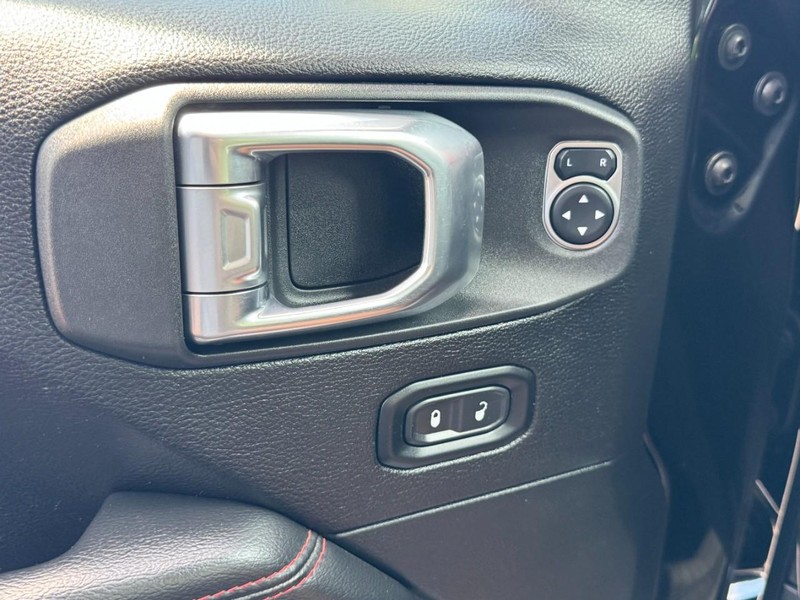 Jeep Gladiator Vehicle Full-screen Gallery Image 23