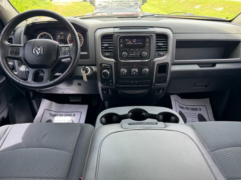 Ram 1500 Vehicle Full-screen Gallery Image 11