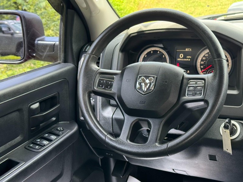Ram 1500 Vehicle Full-screen Gallery Image 12