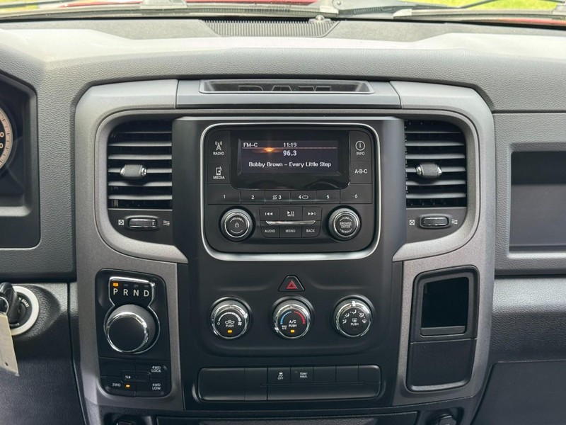 Ram 1500 Vehicle Full-screen Gallery Image 13
