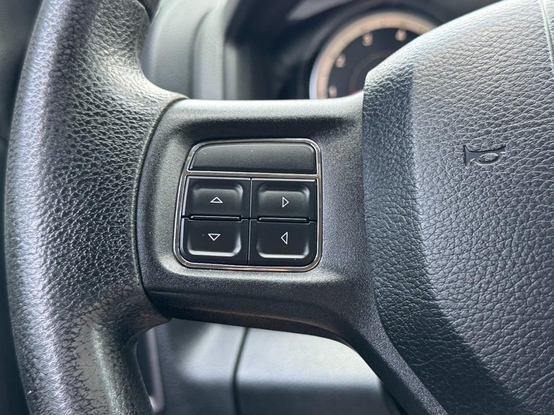 Ram 1500 Vehicle Full-screen Gallery Image 16