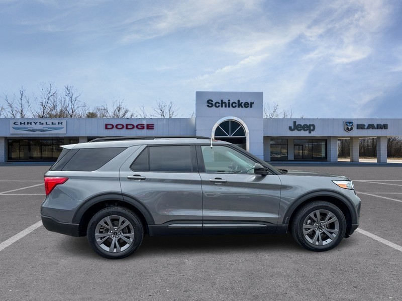 Ford Explorer Vehicle Full-screen Gallery Image 02