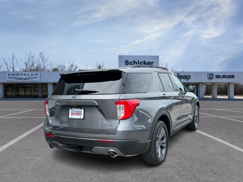 Ford Explorer Vehicle Full-screen Gallery Image 03
