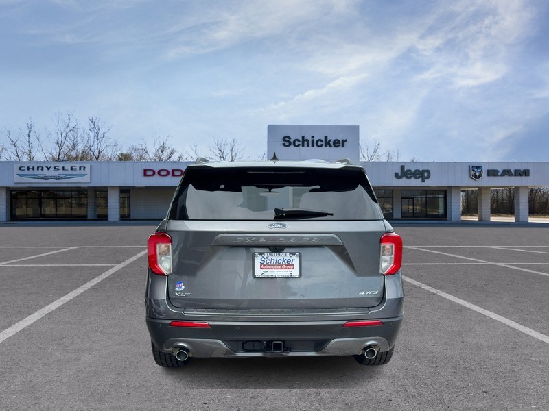 Ford Explorer Vehicle Full-screen Gallery Image 04