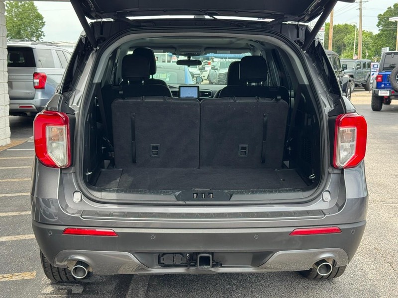 Ford Explorer Vehicle Full-screen Gallery Image 05