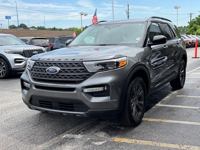 Ford Explorer Vehicle Full-screen Gallery Image 08