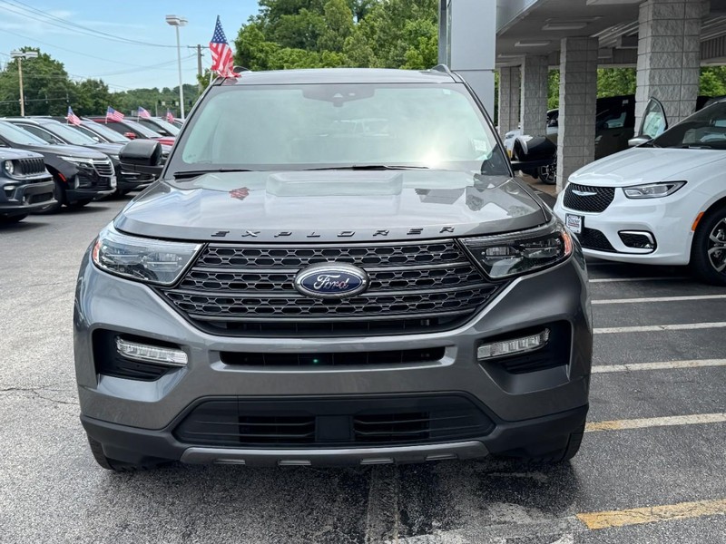 Ford Explorer Vehicle Full-screen Gallery Image 09