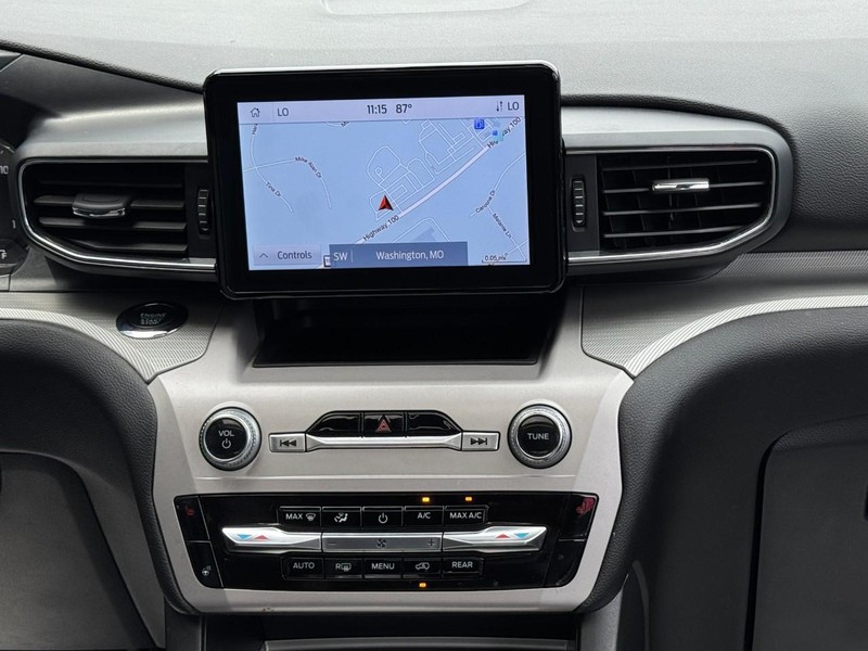 Ford Explorer Vehicle Full-screen Gallery Image 15