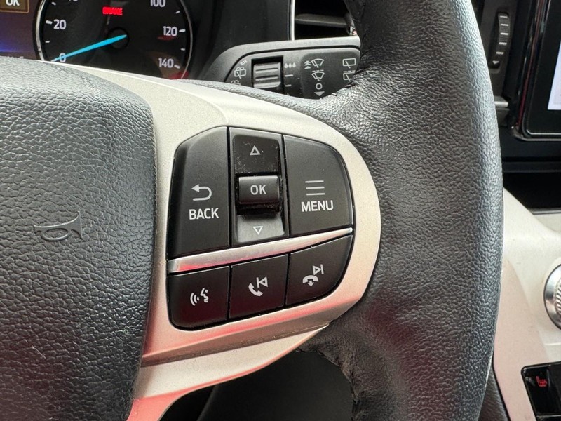 Ford Explorer Vehicle Full-screen Gallery Image 19