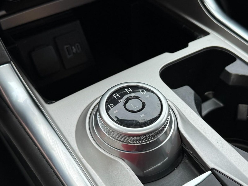 Ford Explorer Vehicle Full-screen Gallery Image 21