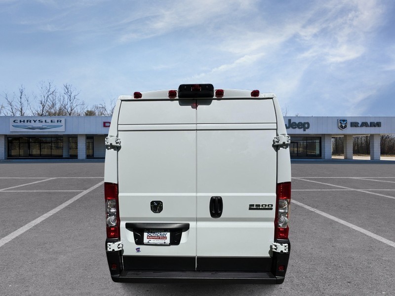 Ram ProMaster Cargo Van Vehicle Full-screen Gallery Image 04