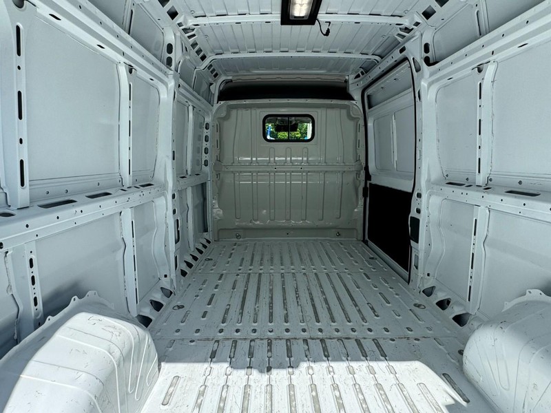 Ram ProMaster Cargo Van Vehicle Full-screen Gallery Image 05
