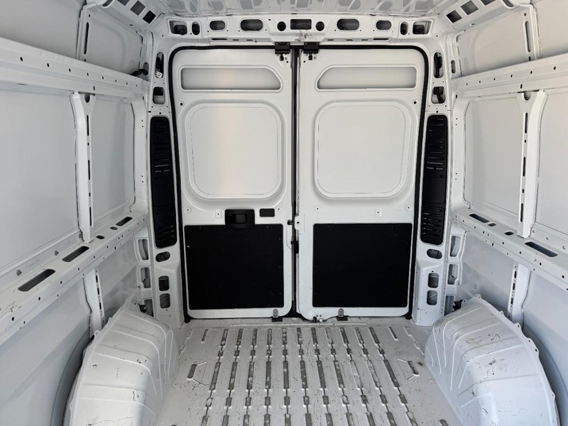 Ram ProMaster Cargo Van Vehicle Full-screen Gallery Image 11