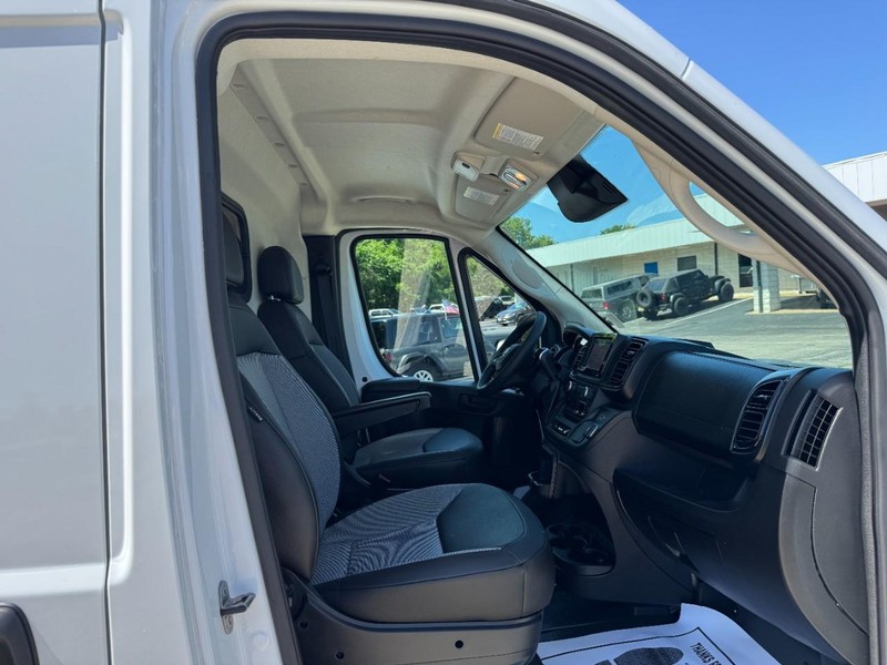 Ram ProMaster Cargo Van Vehicle Full-screen Gallery Image 14