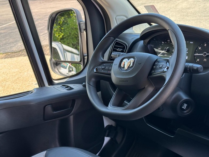 Ram ProMaster Cargo Van Vehicle Full-screen Gallery Image 16