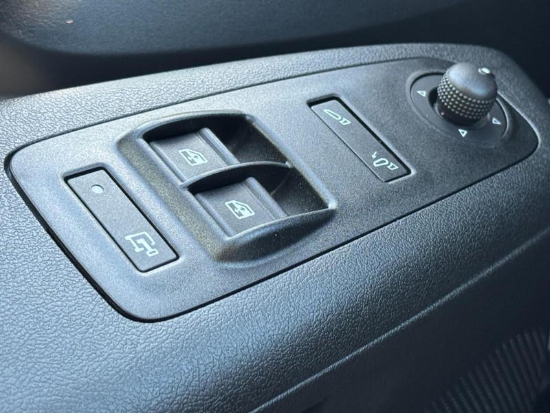 Ram ProMaster Cargo Van Vehicle Full-screen Gallery Image 24