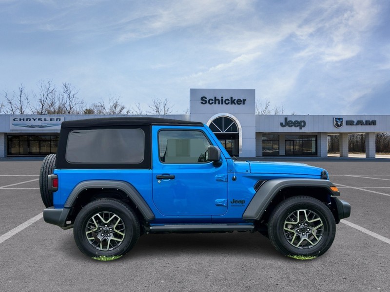Jeep Wrangler Vehicle Full-screen Gallery Image 02