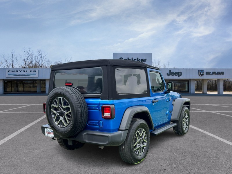 Jeep Wrangler Vehicle Full-screen Gallery Image 03