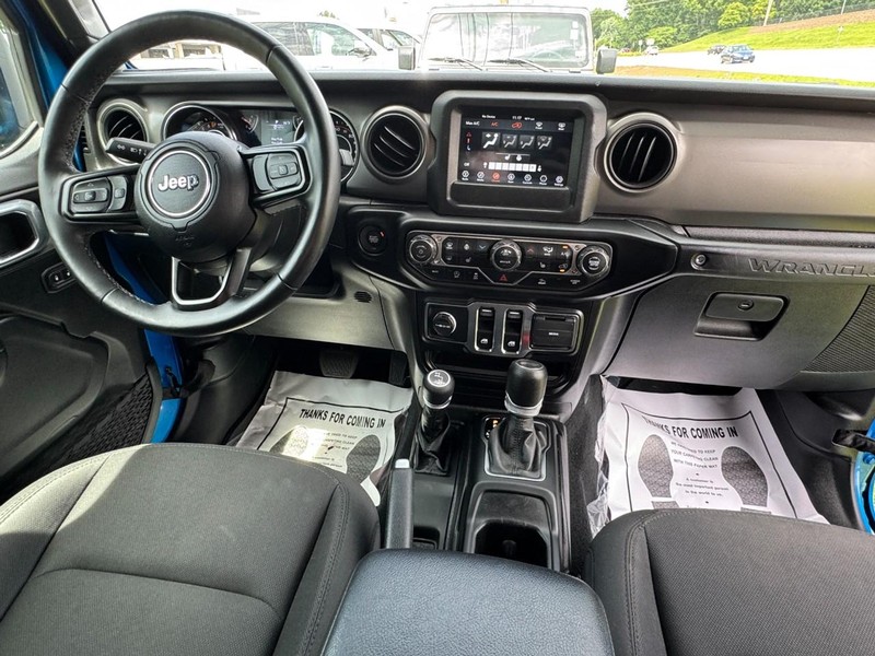 Jeep Wrangler Vehicle Full-screen Gallery Image 12