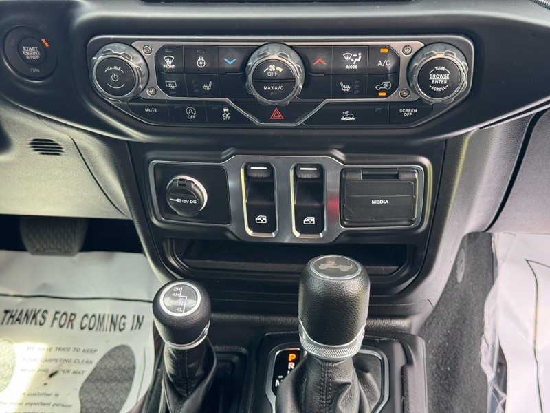 Jeep Wrangler Vehicle Full-screen Gallery Image 15