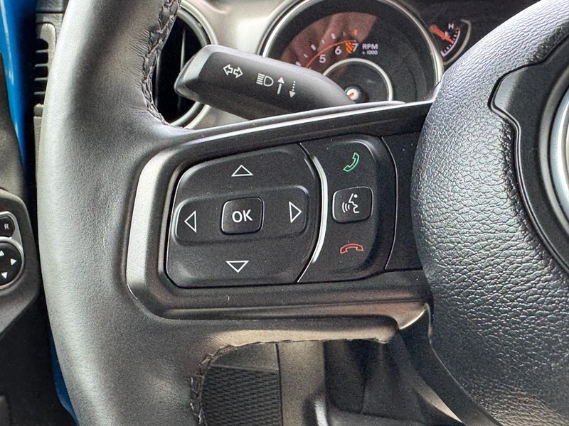 Jeep Wrangler Vehicle Full-screen Gallery Image 17