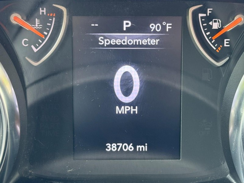Jeep Wrangler Vehicle Full-screen Gallery Image 19
