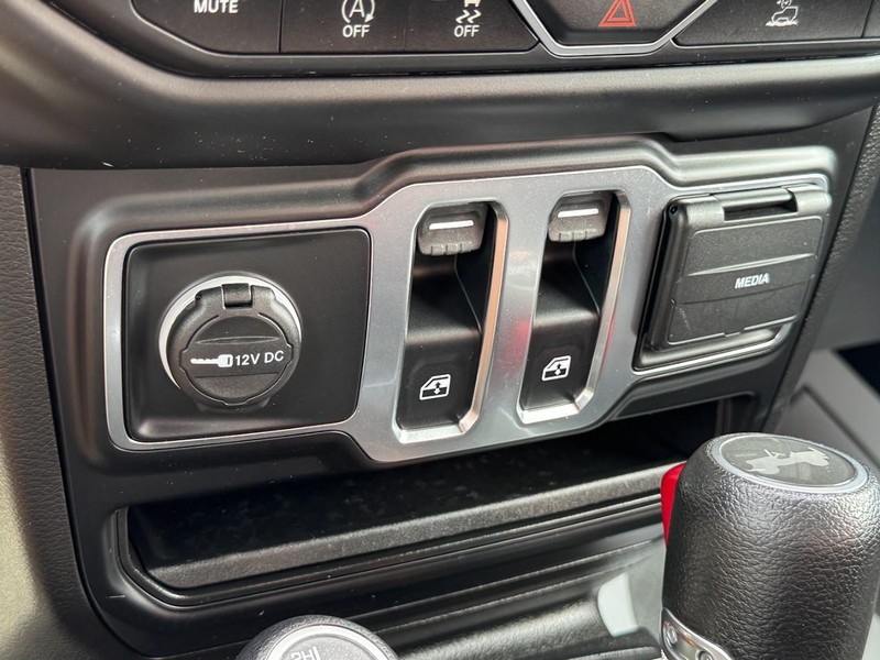 Jeep Wrangler Vehicle Full-screen Gallery Image 20