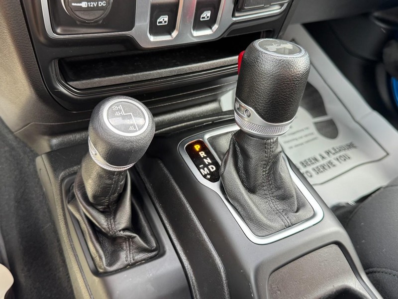 Jeep Wrangler Vehicle Full-screen Gallery Image 21