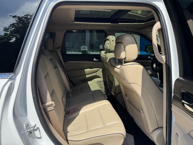 Jeep Grand Cherokee Vehicle Full-screen Gallery Image 10