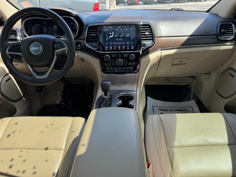 Jeep Grand Cherokee Vehicle Full-screen Gallery Image 12