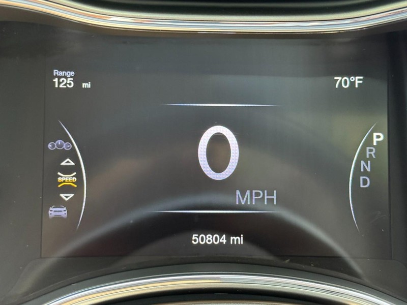 Jeep Grand Cherokee Vehicle Full-screen Gallery Image 20