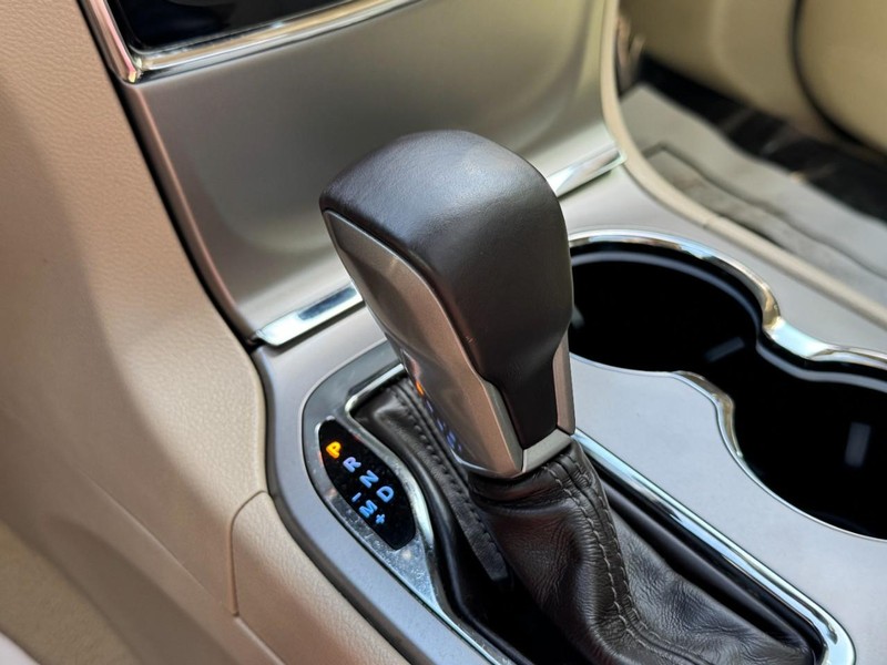 Jeep Grand Cherokee Vehicle Full-screen Gallery Image 21