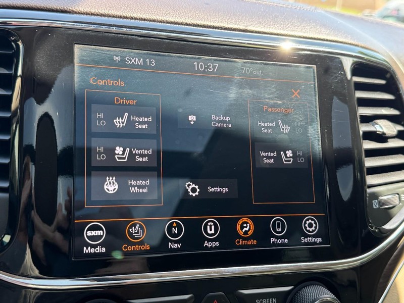 Jeep Grand Cherokee Vehicle Full-screen Gallery Image 22