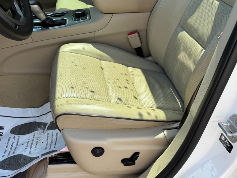 Jeep Grand Cherokee Vehicle Full-screen Gallery Image 26