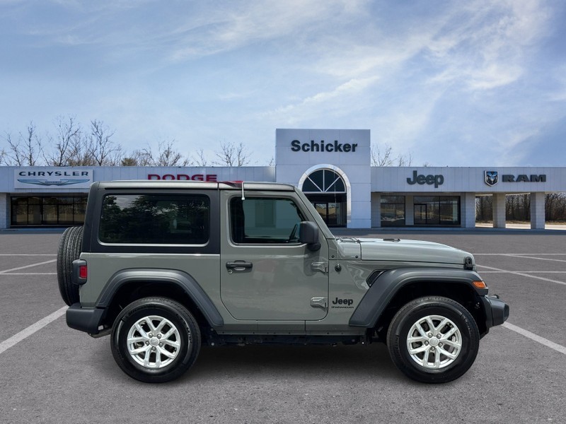 Jeep Wrangler Vehicle Full-screen Gallery Image 02