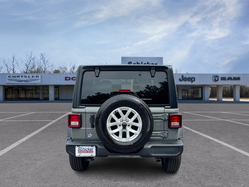 Jeep Wrangler Vehicle Full-screen Gallery Image 04
