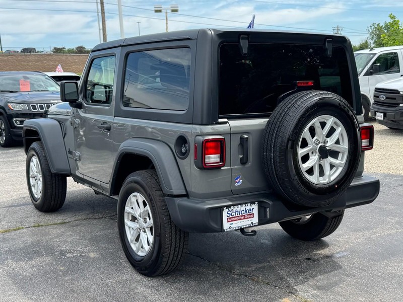 Jeep Wrangler Vehicle Full-screen Gallery Image 06