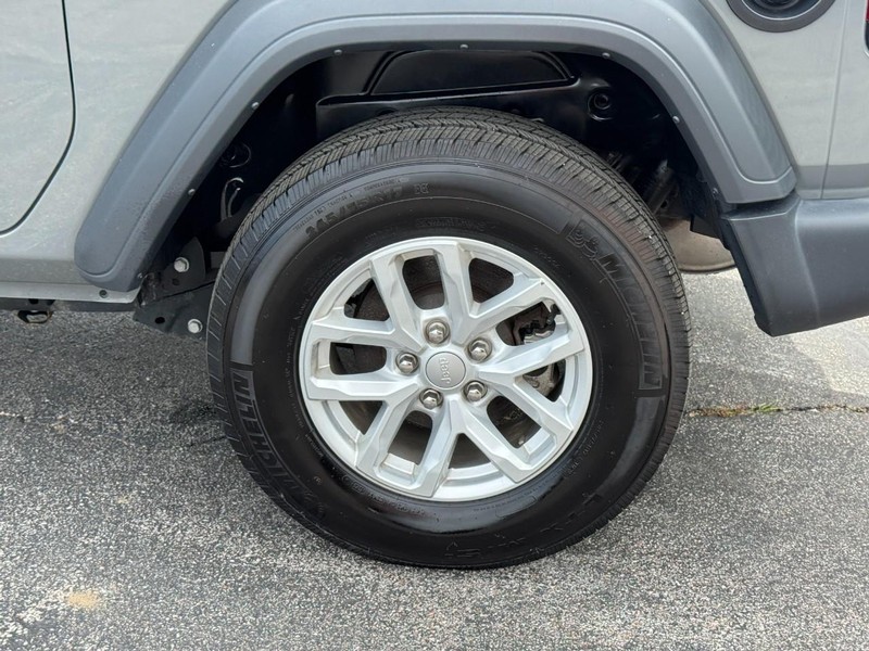 Jeep Wrangler Vehicle Full-screen Gallery Image 07