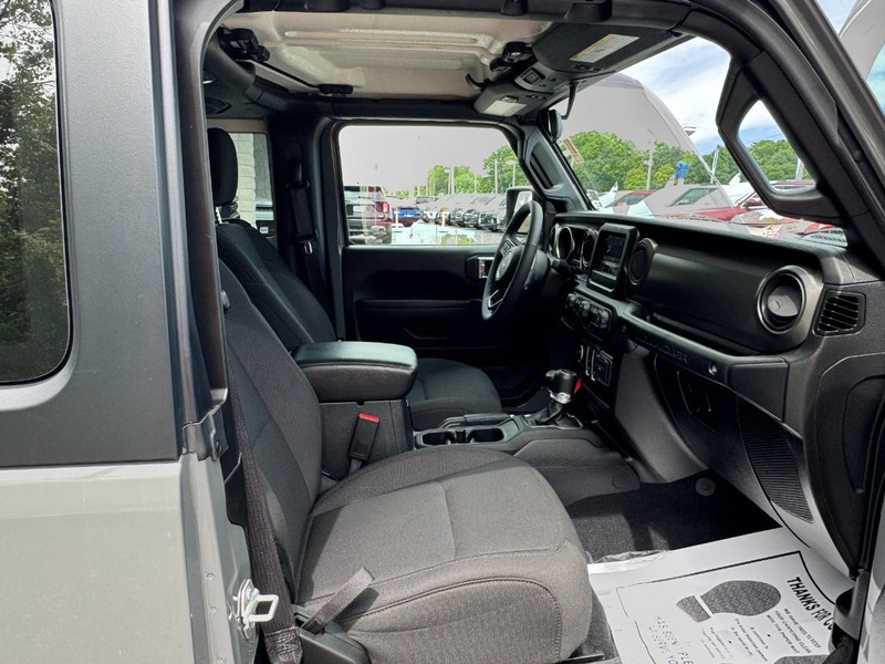 Jeep Wrangler Vehicle Full-screen Gallery Image 10
