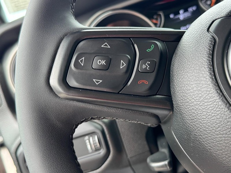 Jeep Wrangler Vehicle Full-screen Gallery Image 17