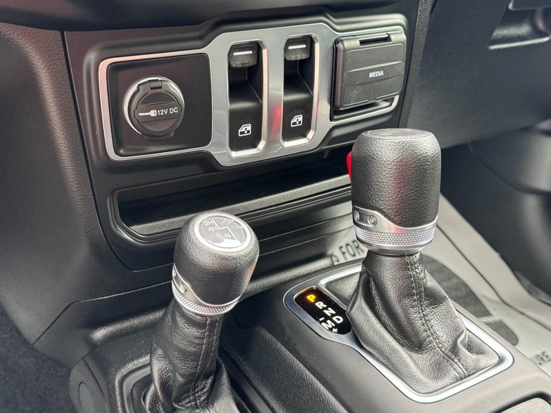 Jeep Wrangler Vehicle Full-screen Gallery Image 20