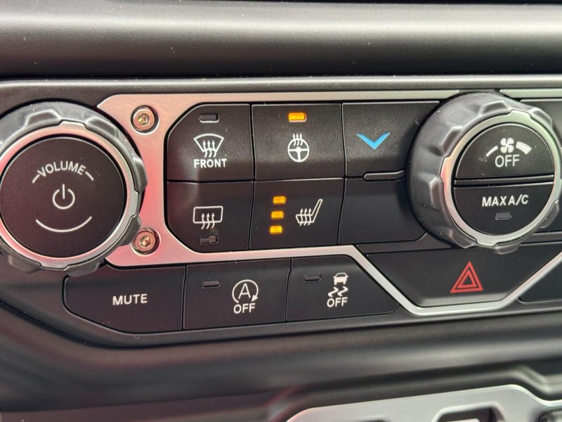 Jeep Wrangler Vehicle Full-screen Gallery Image 21