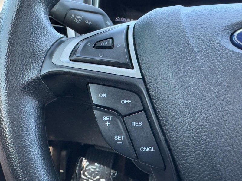 Ford Fusion Vehicle Full-screen Gallery Image 16