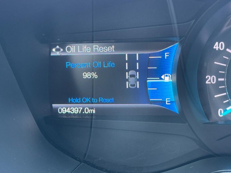 Ford Fusion Vehicle Full-screen Gallery Image 18