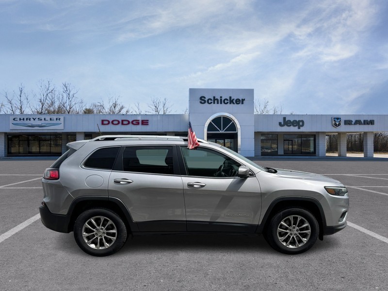 Jeep Cherokee Vehicle Full-screen Gallery Image 02