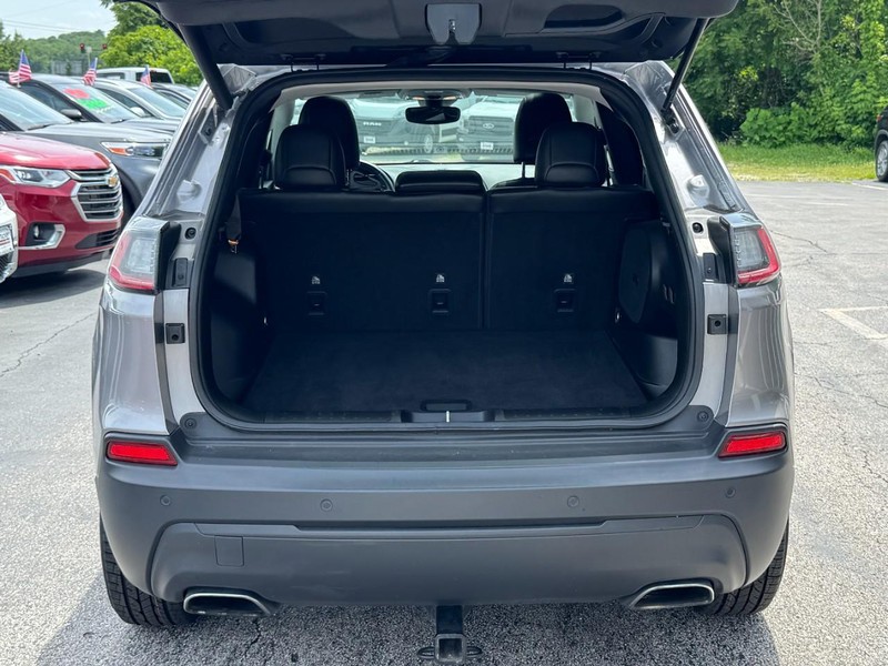 Jeep Cherokee Vehicle Full-screen Gallery Image 05