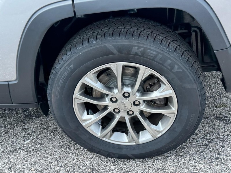 Jeep Cherokee Vehicle Full-screen Gallery Image 07