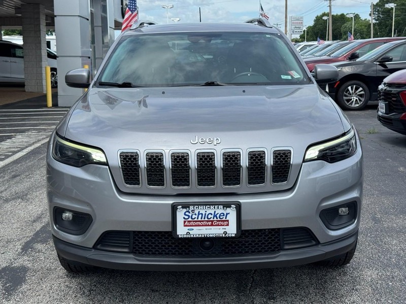 Jeep Cherokee Vehicle Full-screen Gallery Image 09